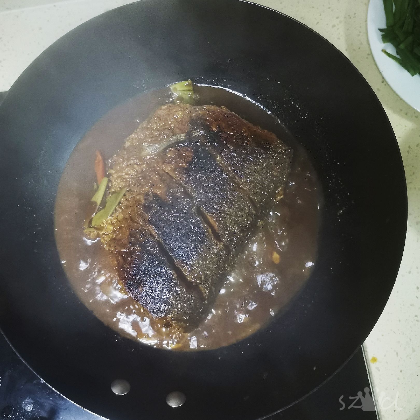 家常紅燒魚的做法-咸鮮味燉菜譜-易網健康養生網 家常紅燒魚的做法-咸鮮味燉菜譜