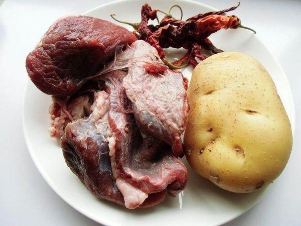 大盤牛肉的做法-香辣味燒菜譜-易網<a href=http://www.aoa7937.com/ target=_blank class=infotextkey>健康養生</a>網 大盤牛肉的做法-香辣味燒菜譜