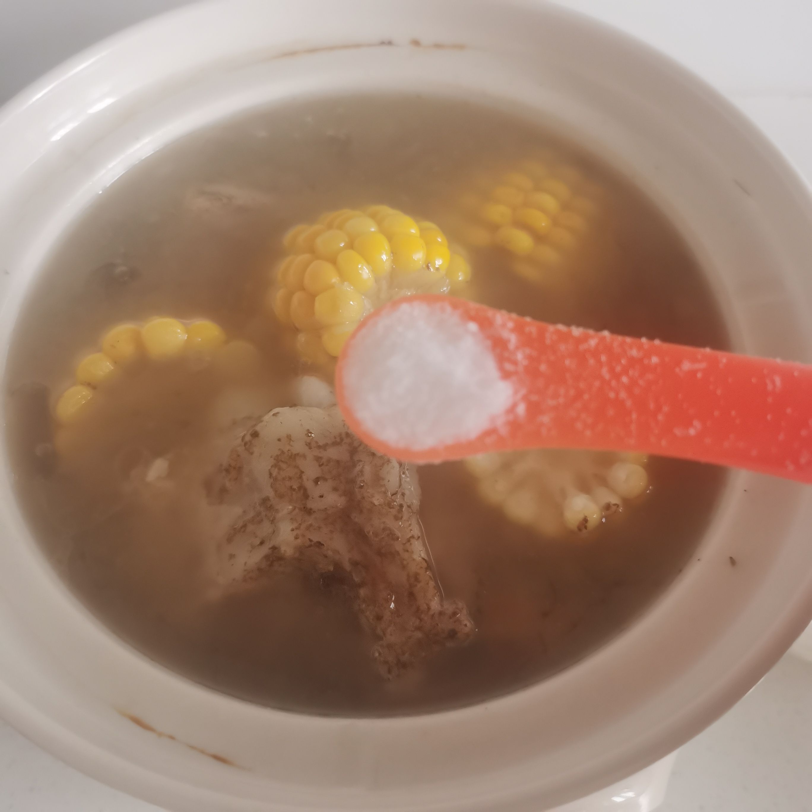胡蘿卜玉米大骨湯的做法-家常味燉菜譜