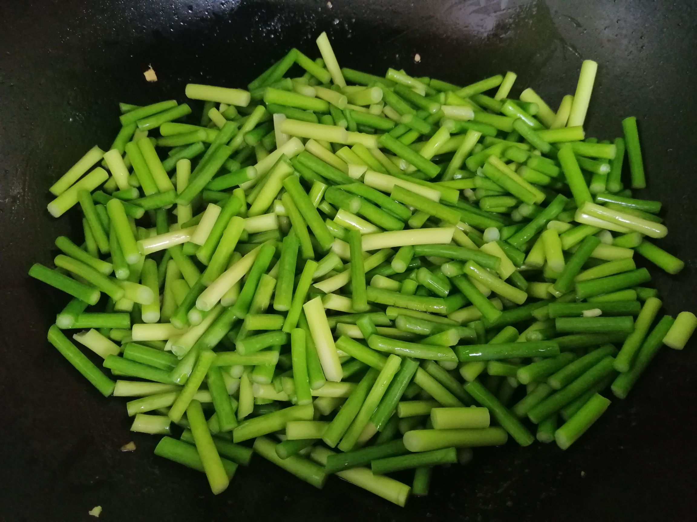 蒜苔炒肉，小朋友來做菜的做法-家常味炒菜譜