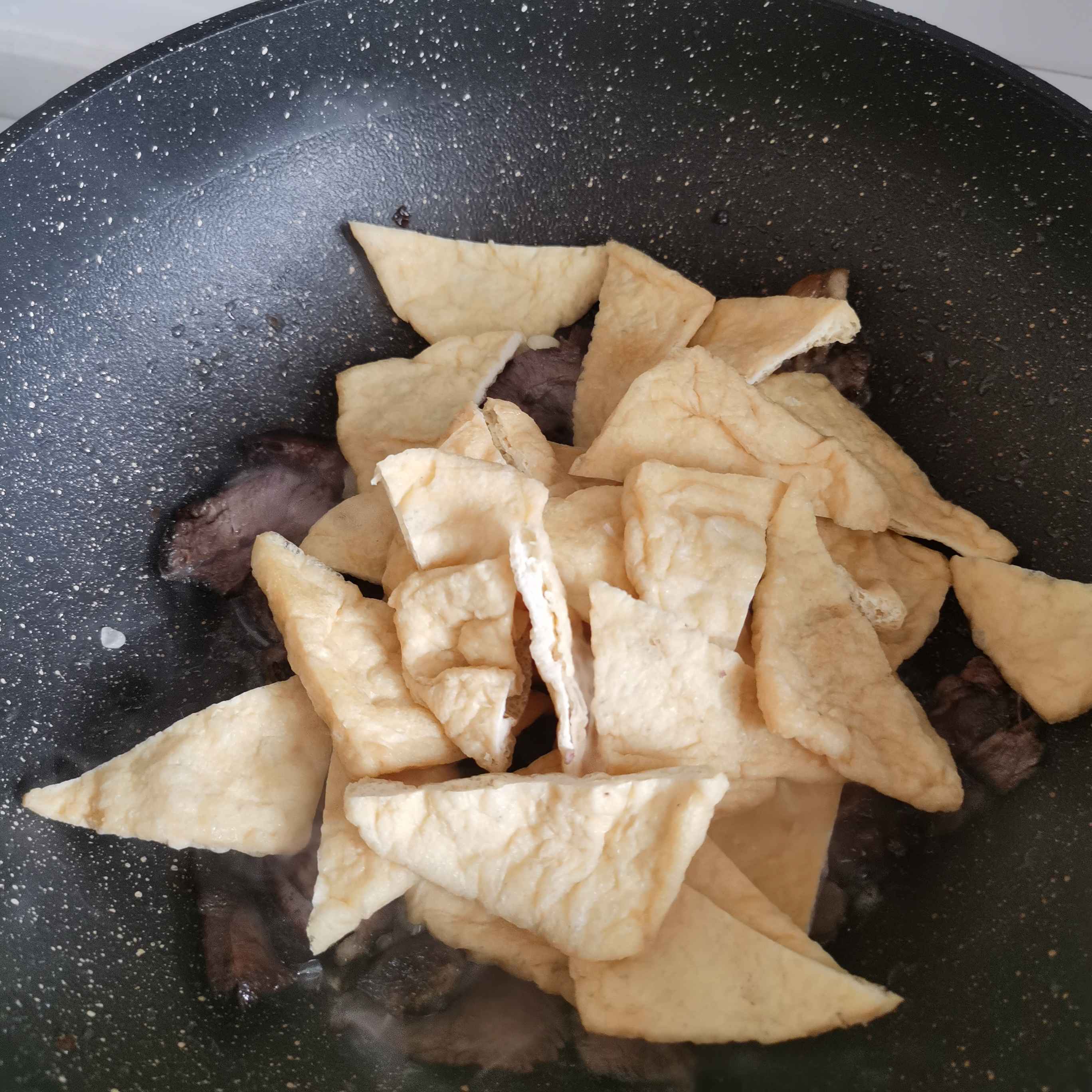 牛肉燒油豆腐的做法-家常味燒菜譜
