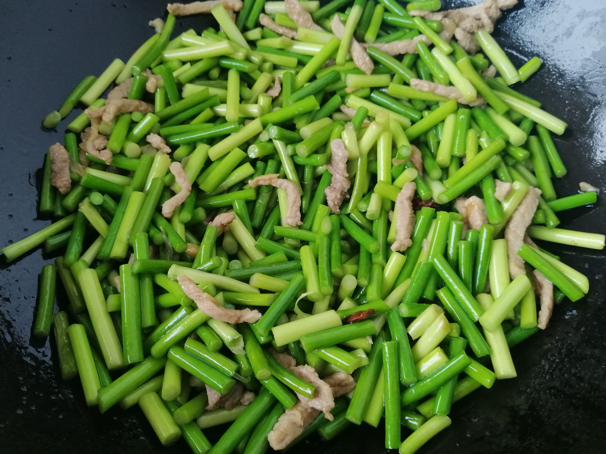 蒜苔炒肉，小朋友來做菜的做法-家常味炒菜譜