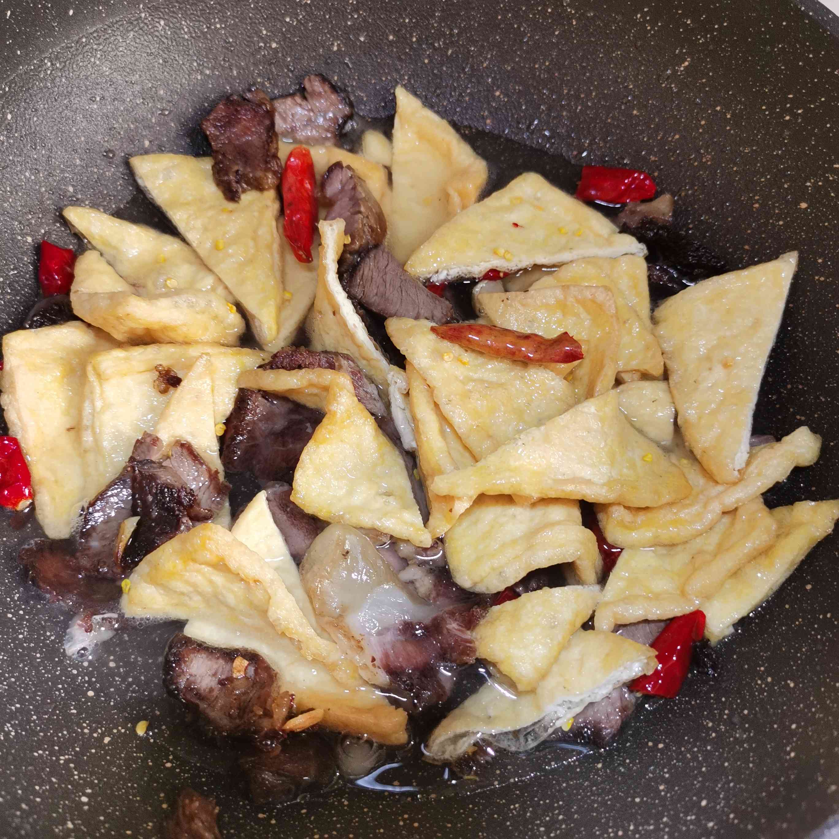 牛肉燒油豆腐的做法-家常味燒菜譜