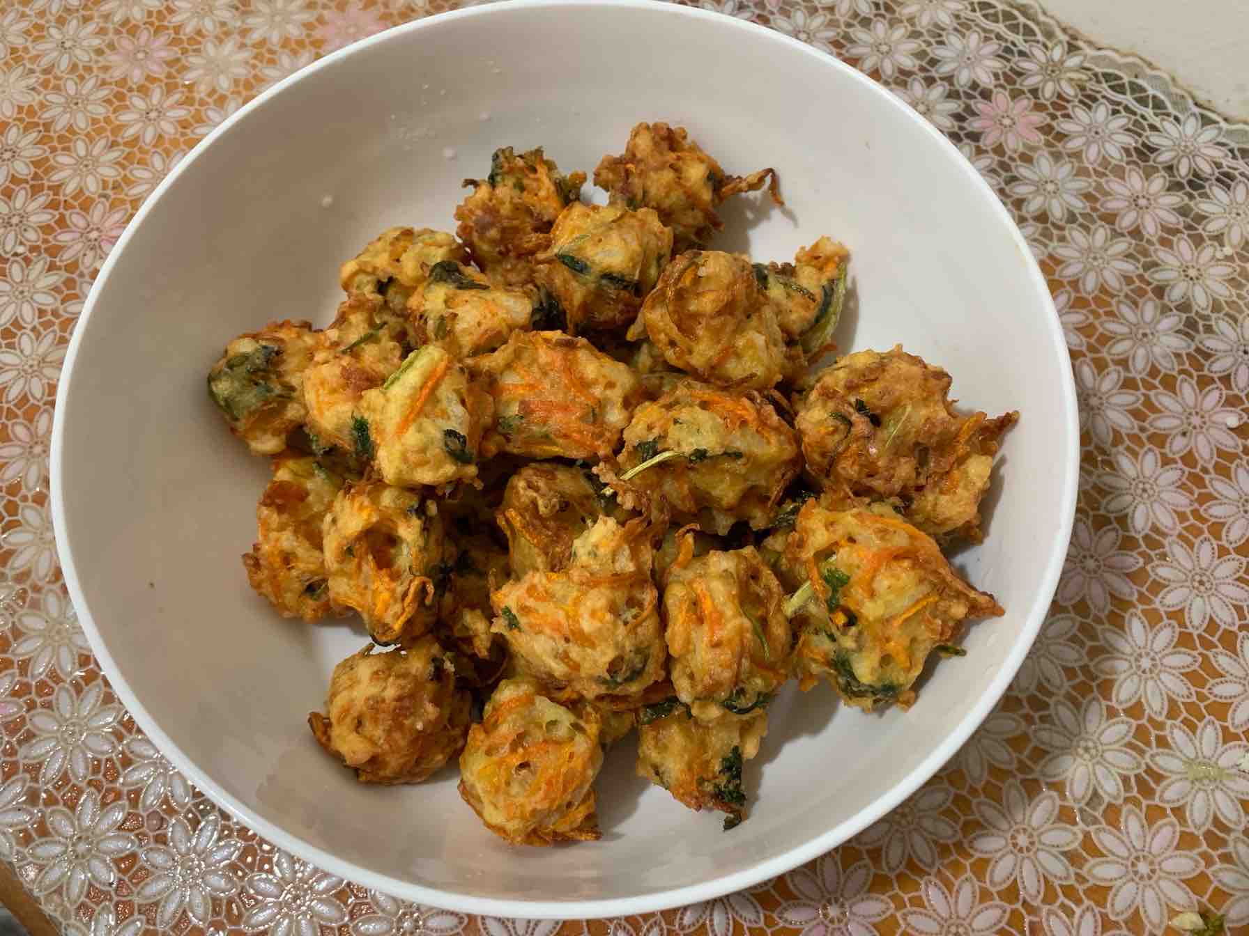 蔬菜丸子的做法-咸鮮味炸菜譜-易網健康養生網 蔬菜丸子的做法-咸鮮味炸菜譜