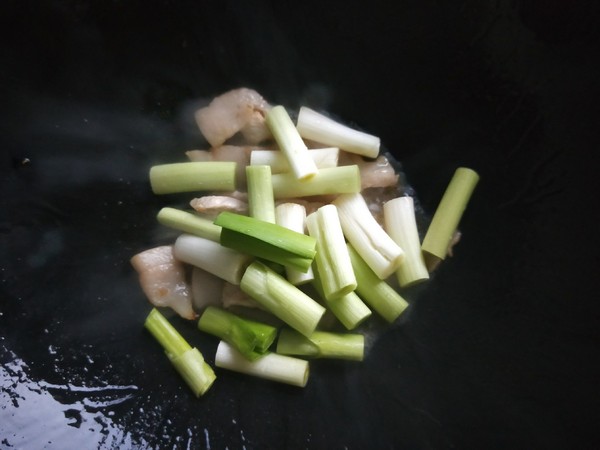 大蒜肉片炒豆腐干的做法-家常味炒菜譜