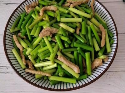 蒜苔炒肉，小朋友來做菜的做法-家常味炒菜譜