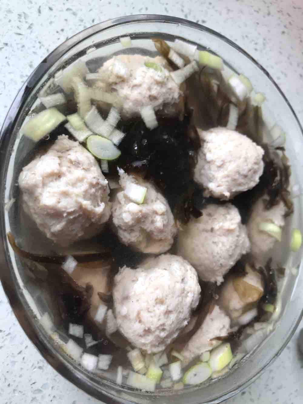 紫菜魚丸湯的做法-咸鮮味汆菜譜-易網(wǎng)健康養(yǎng)生網(wǎng) 紫菜魚丸湯的做法-咸鮮味汆菜譜