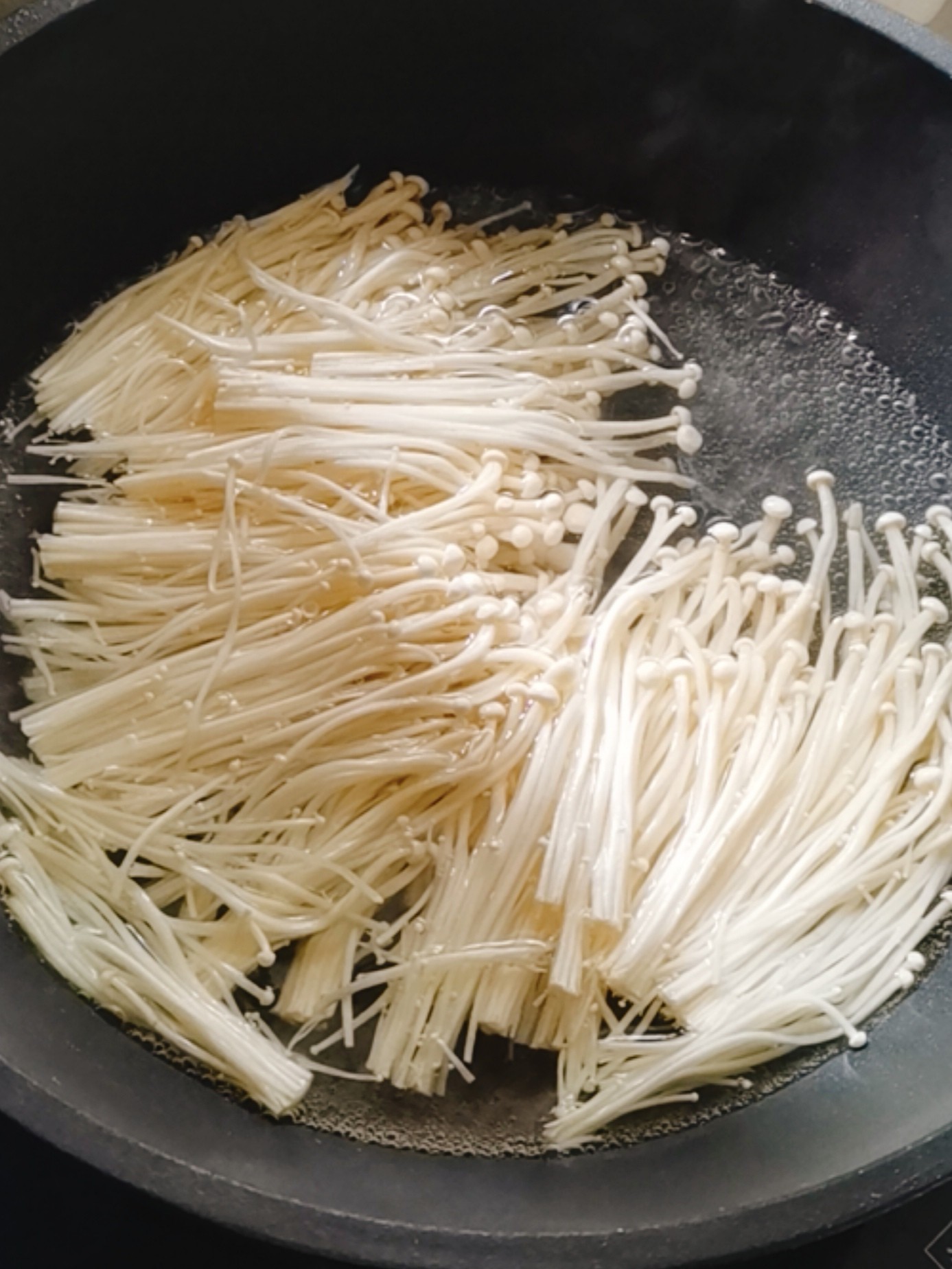 剁椒金針菇的做法-咸鮮味煮菜譜