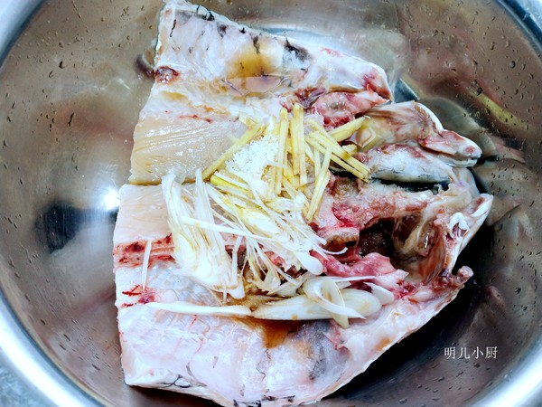 剁椒蒸魚的做法-家常味蒸菜譜-易網<a href=http://www.aoa7937.com/ target=_blank class=infotextkey>健康養生</a>網 剁椒蒸魚的做法-家常味蒸菜譜