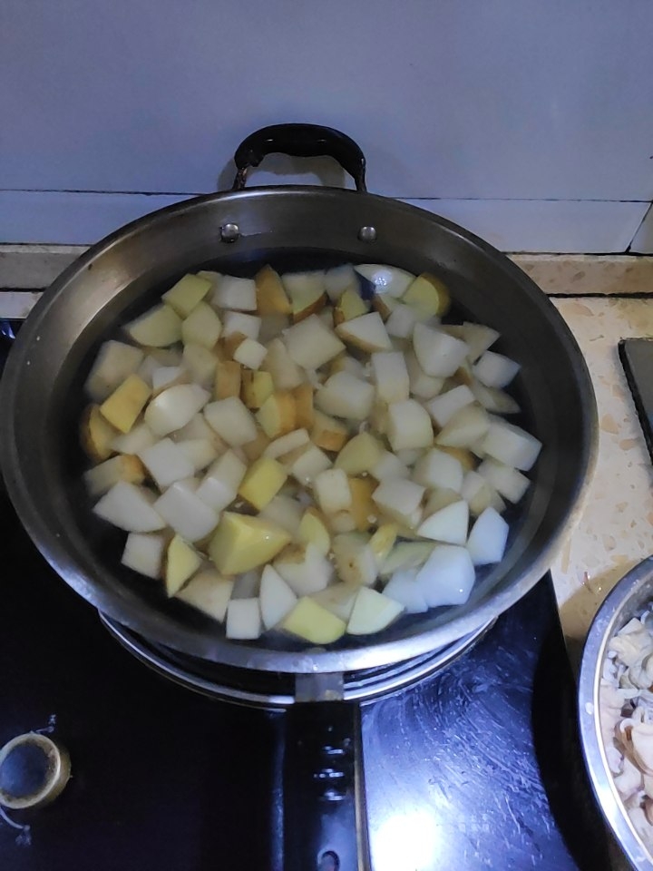 紅燒肥腸的做法-家常味燒菜譜-易網健康養生網 紅燒肥腸的做法-家常味燒菜譜