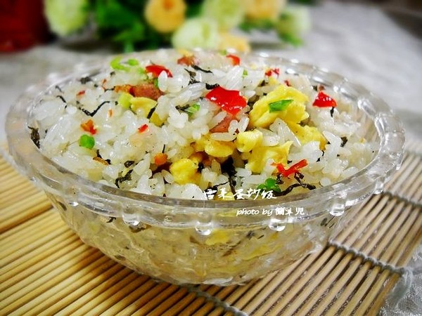 雪菜蛋炒飯的做法-家常味炒菜譜