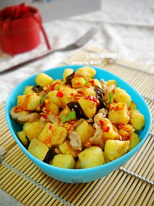 芝麻肉絲饅頭丁的做法-家常味炒菜譜-易網(wǎng)健康養(yǎng)生網(wǎng) 芝麻肉絲饅頭丁的做法-家常味炒菜譜