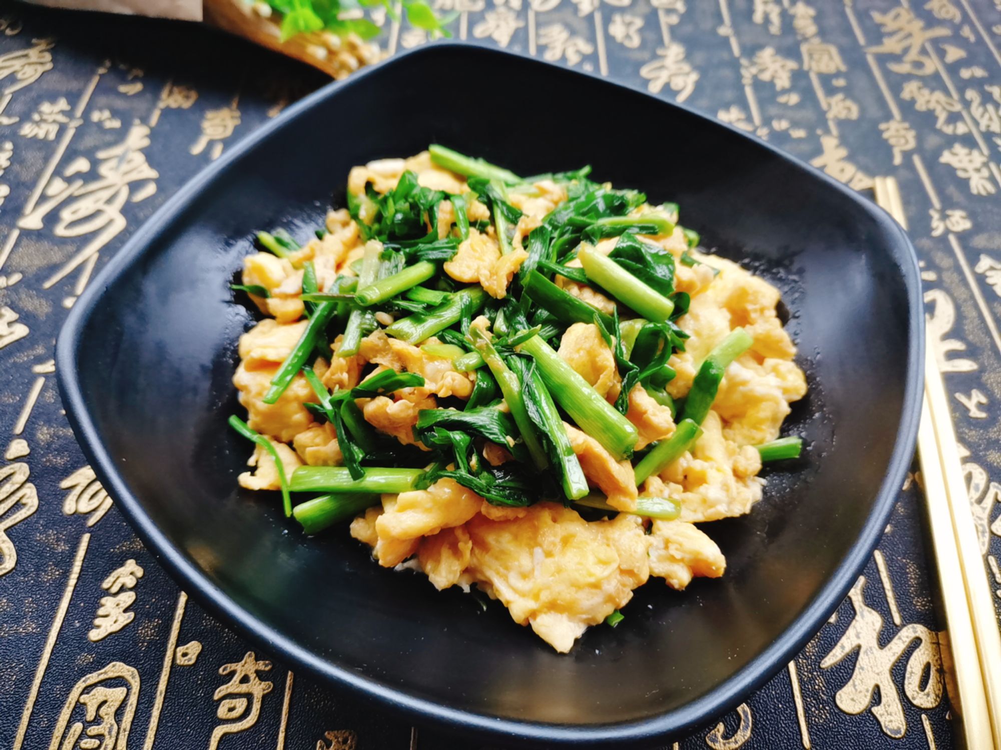 青蒜炒蛋的做法-咸鮮味炒菜譜-易網健康養生網 青蒜炒蛋的做法-咸鮮味炒菜譜