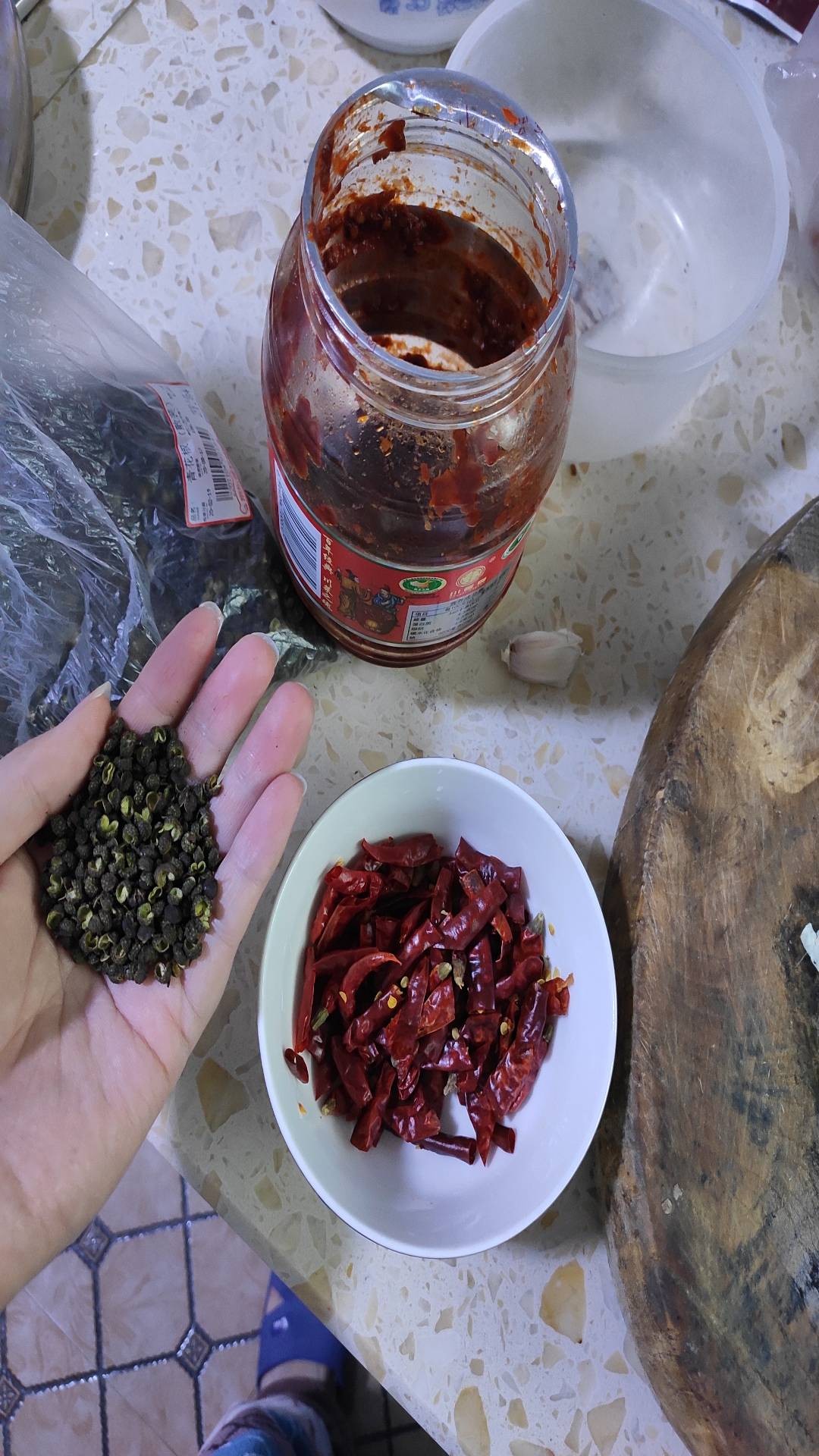 紅燒肥腸的做法-家常味燒菜譜-易網健康養生網 紅燒肥腸的做法-家常味燒菜譜