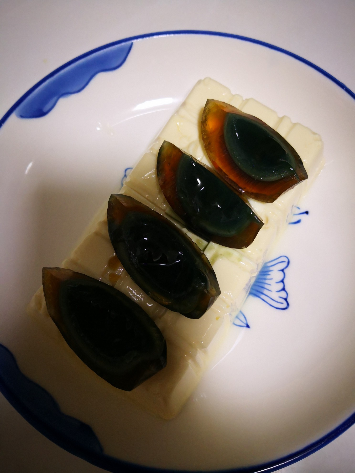 蔥香皮蛋豆腐的做法-蔥香味拌菜譜