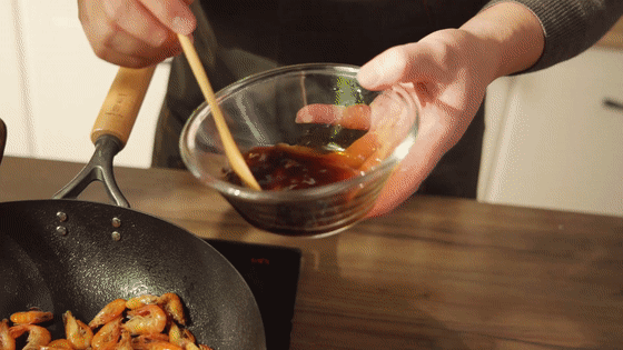 油爆河蝦【孔老師教做菜】的做法-酸甜味炒菜譜-易網(wǎng)健康養(yǎng)生網(wǎng) 油爆河蝦【孔老師教做菜】的做法-酸甜味炒菜譜