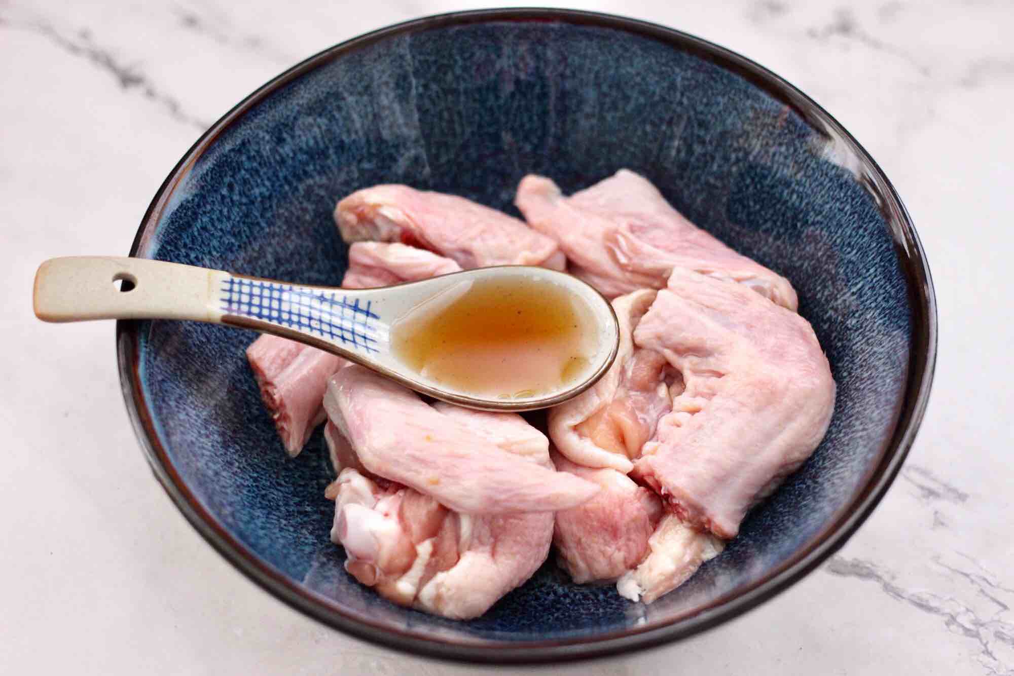 杏鮑菇蒸雞翅的做法-香辣味蒸菜譜-易網健康養生網 杏鮑菇蒸雞翅的做法-香辣味蒸菜譜
