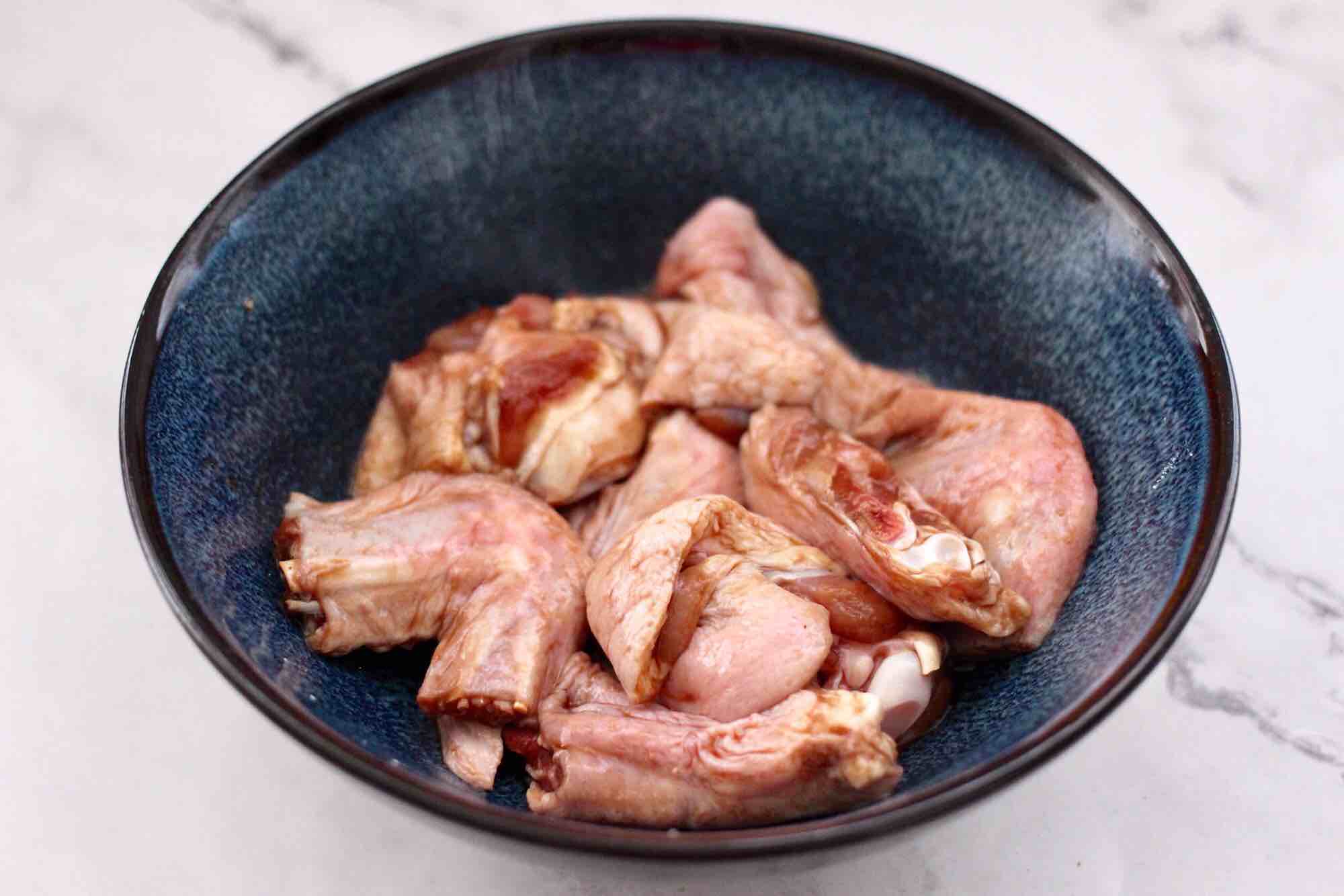 杏鮑菇蒸雞翅的做法-香辣味蒸菜譜-易網健康養生網 杏鮑菇蒸雞翅的做法-香辣味蒸菜譜