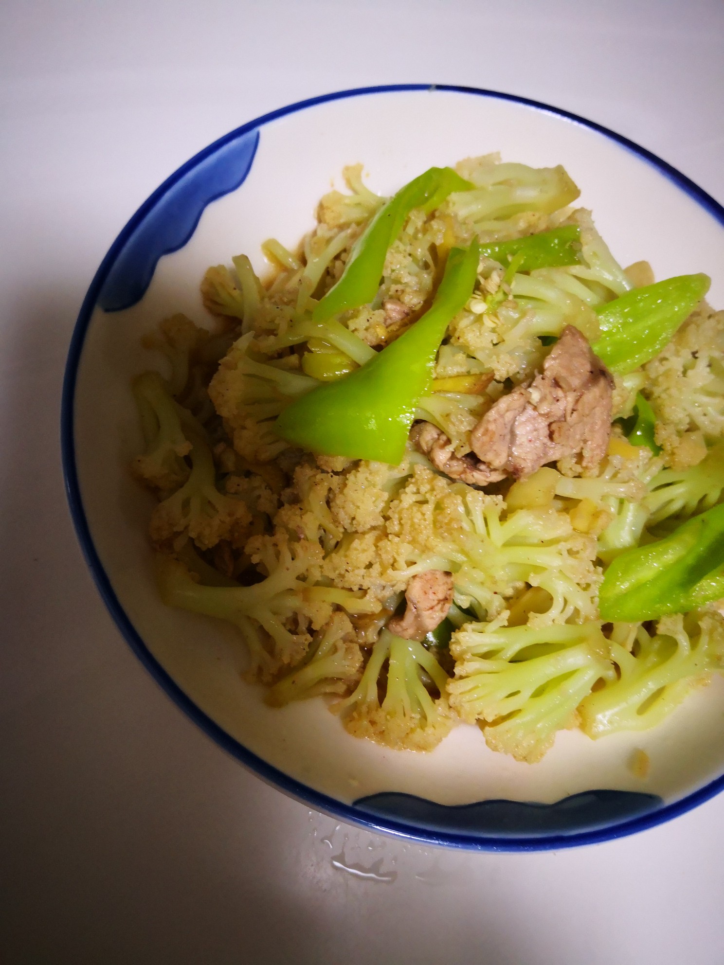 尖椒炒菜花的做法-家常味炒菜譜-易網健康養生網 尖椒炒菜花的做法-家常味炒菜譜