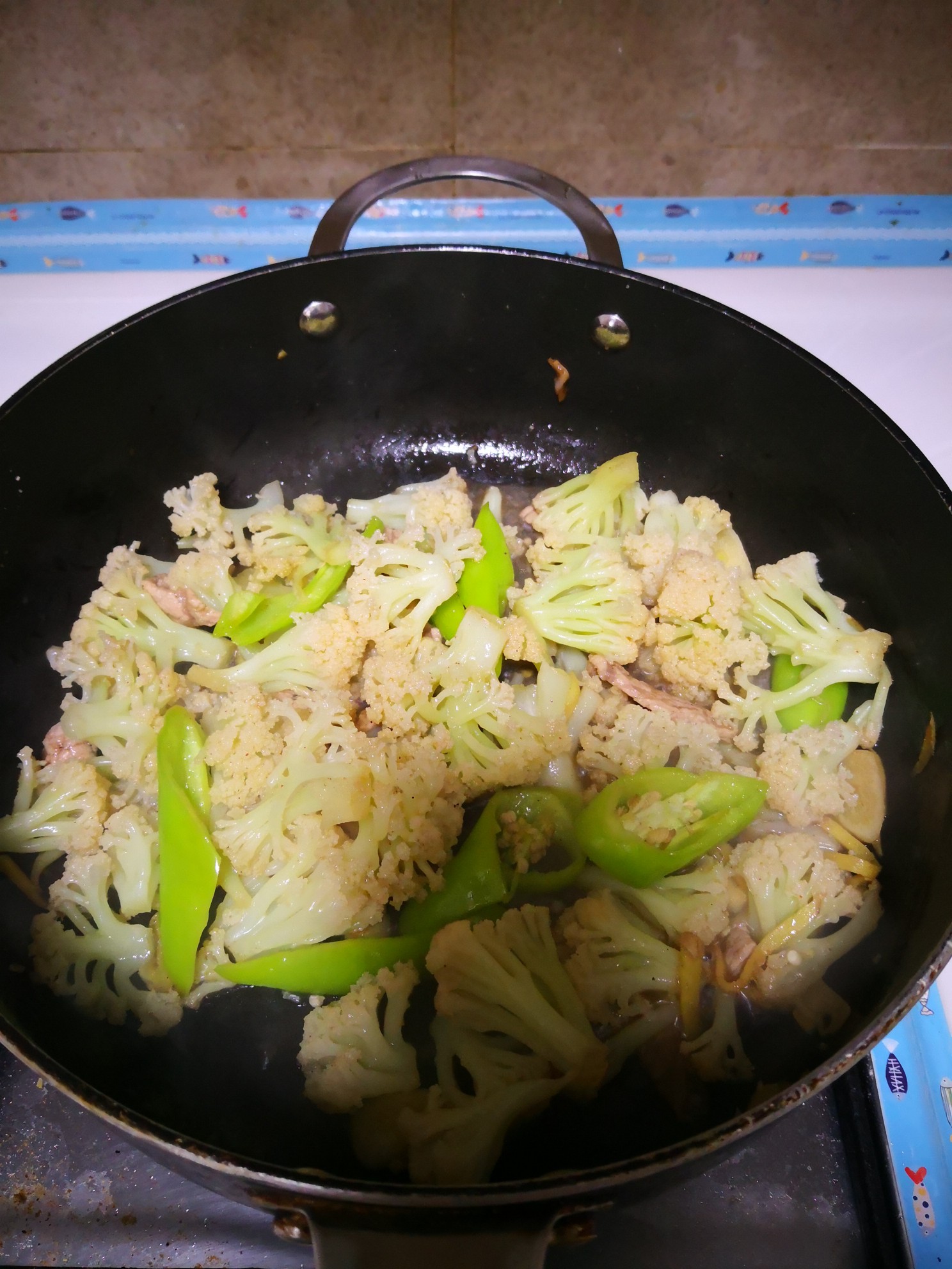 尖椒炒菜花的做法-家常味炒菜譜