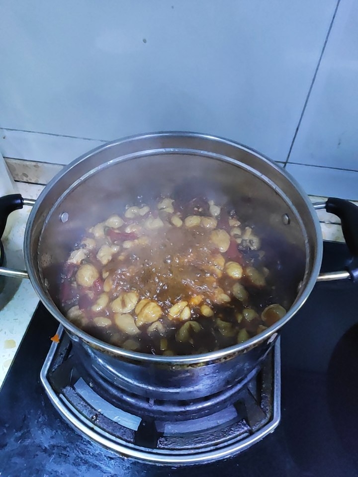 紅燒肥腸的做法-家常味燒菜譜-易網健康養生網 紅燒肥腸的做法-家常味燒菜譜