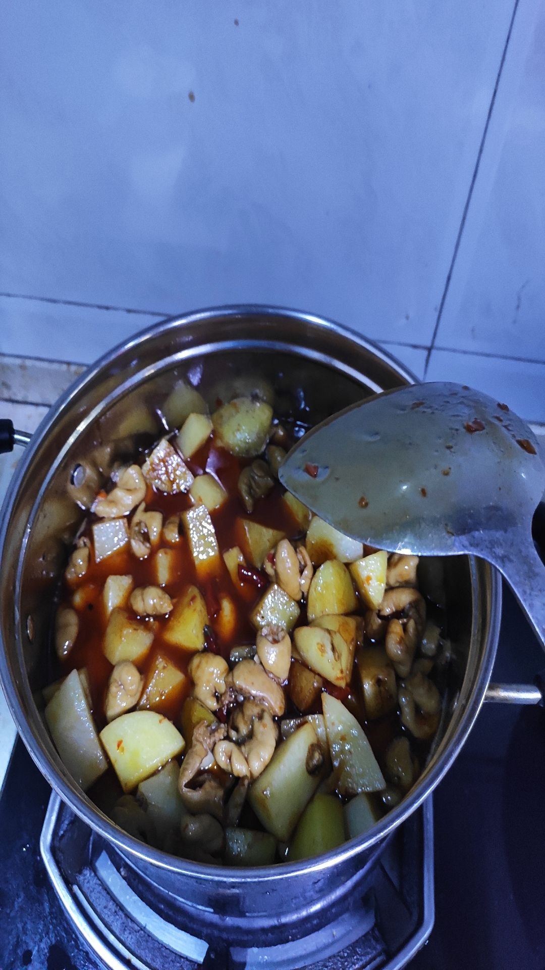 紅燒肥腸的做法-家常味燒菜譜-易網健康養生網 紅燒肥腸的做法-家常味燒菜譜