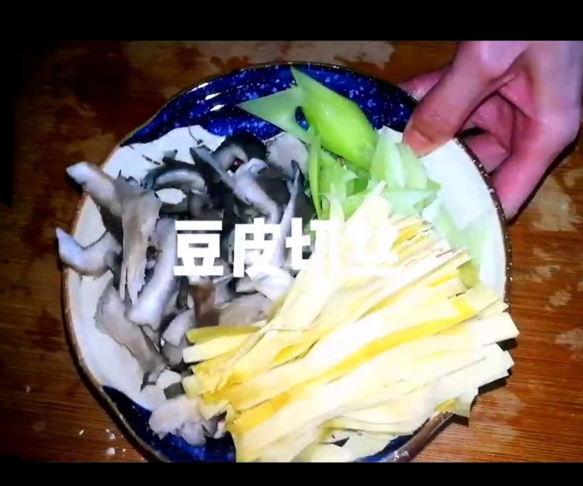 水煮肉片的做法-麻辣味煮菜譜
