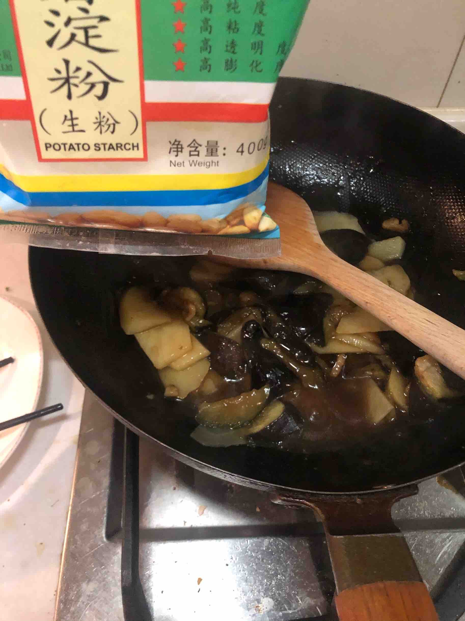 超級簡單、健康的茄子燒土豆的做法-咸鮮味燉菜譜-易網健康養生網 超級簡單、健康的茄子燒土豆的做法-咸鮮味燉菜譜