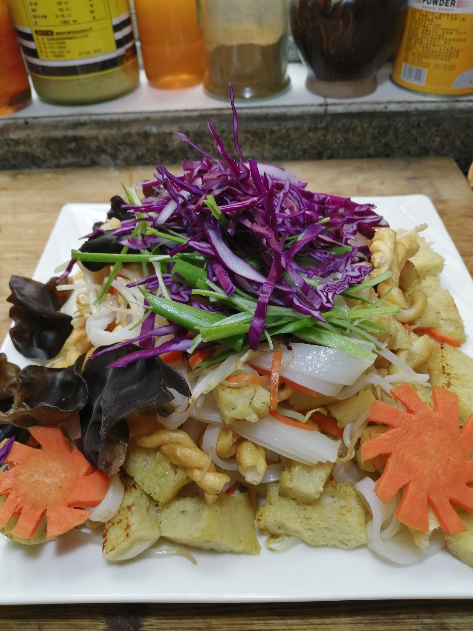 黑胡椒麻花炒涼皮的做法-黑椒味炒菜譜-易網健康養生網 黑胡椒麻花炒涼皮的做法-黑椒味炒菜譜