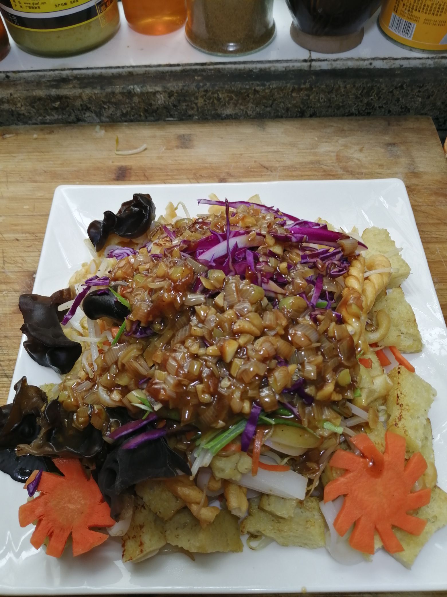 黑胡椒麻花炒涼皮的做法-黑椒味炒菜譜-易網健康養生網 黑胡椒麻花炒涼皮的做法-黑椒味炒菜譜