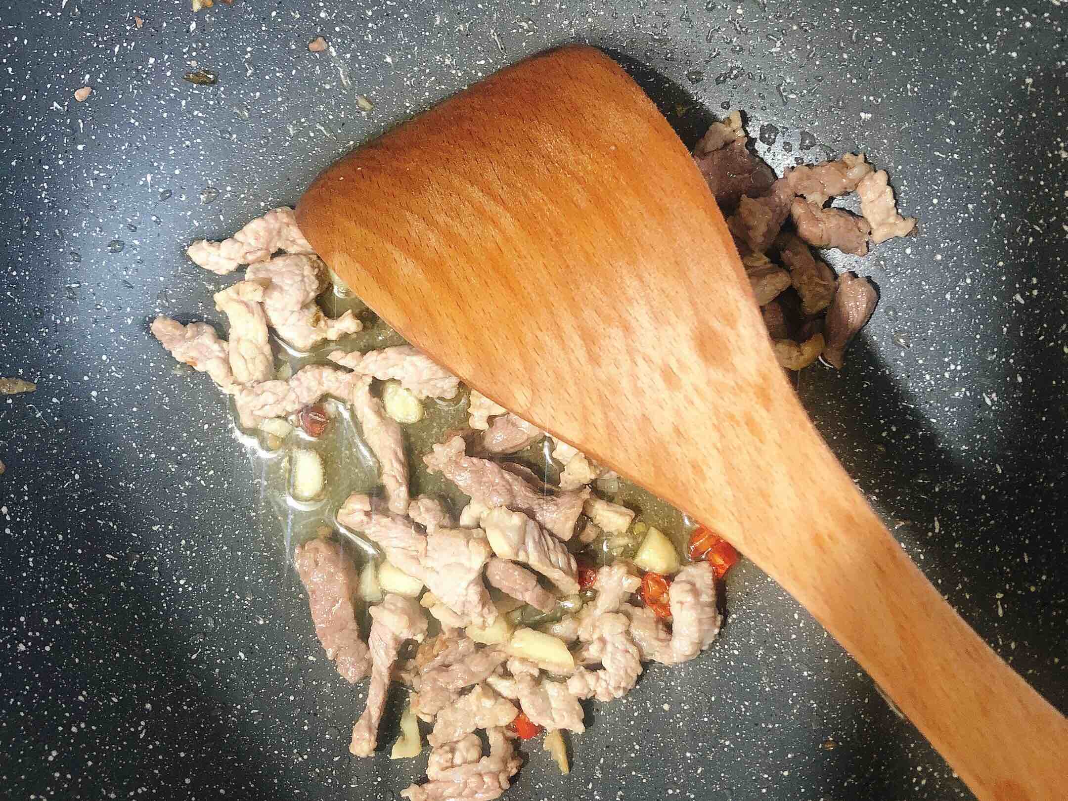 酸菜炒肉的做法-酸辣味炒菜譜