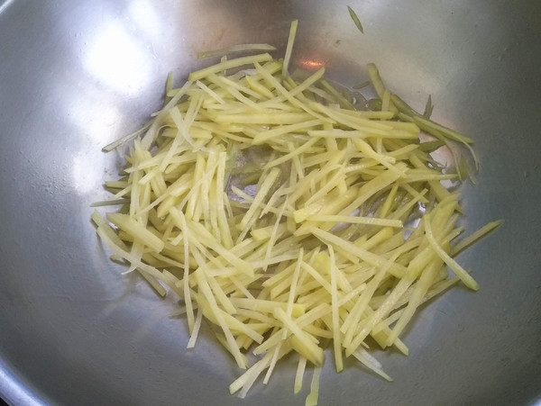 土豆絲炒洋蔥的做法-家常味炒菜譜