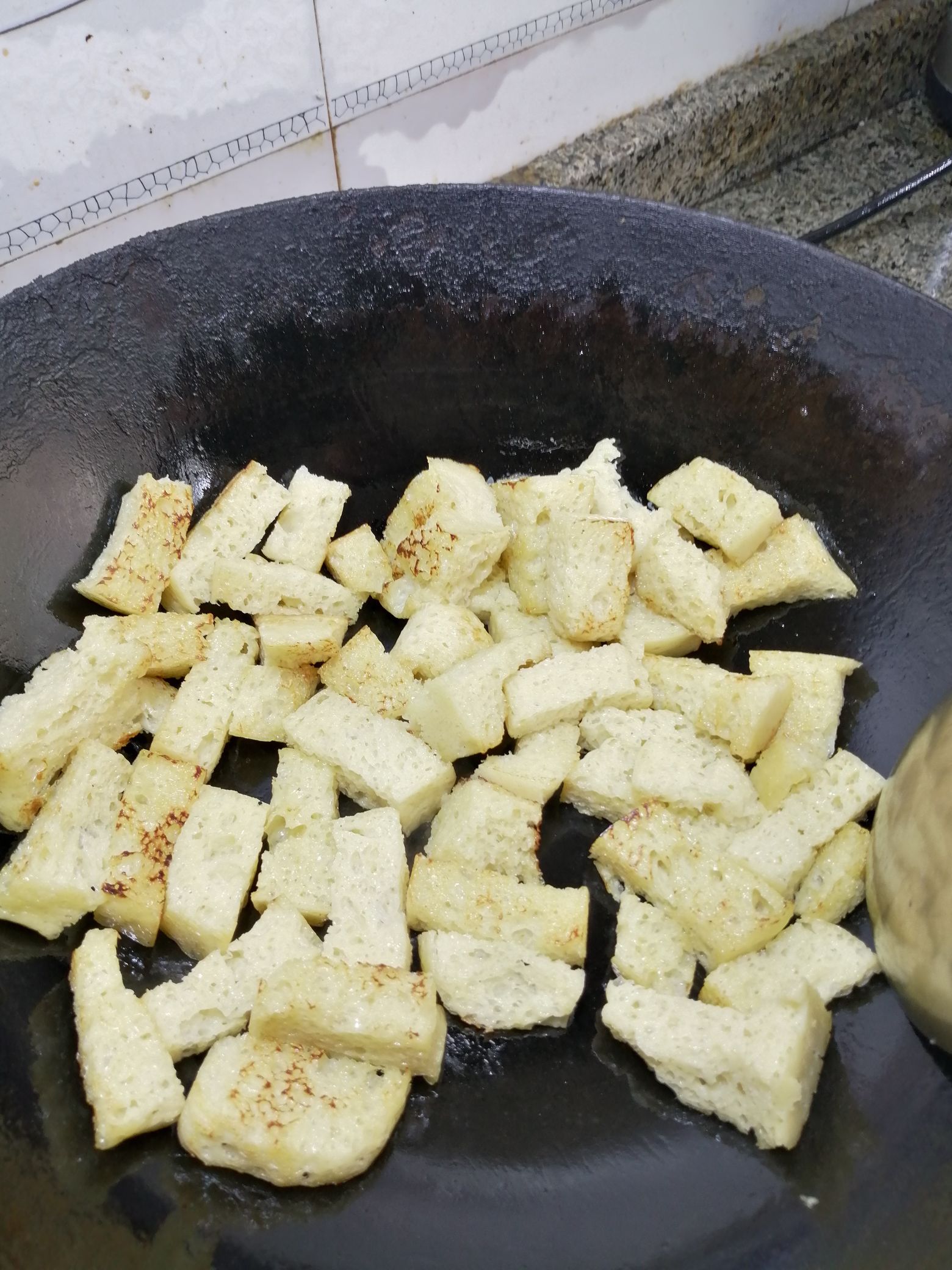 黑胡椒麻花炒涼皮的做法-黑椒味炒菜譜-易網健康養生網 黑胡椒麻花炒涼皮的做法-黑椒味炒菜譜