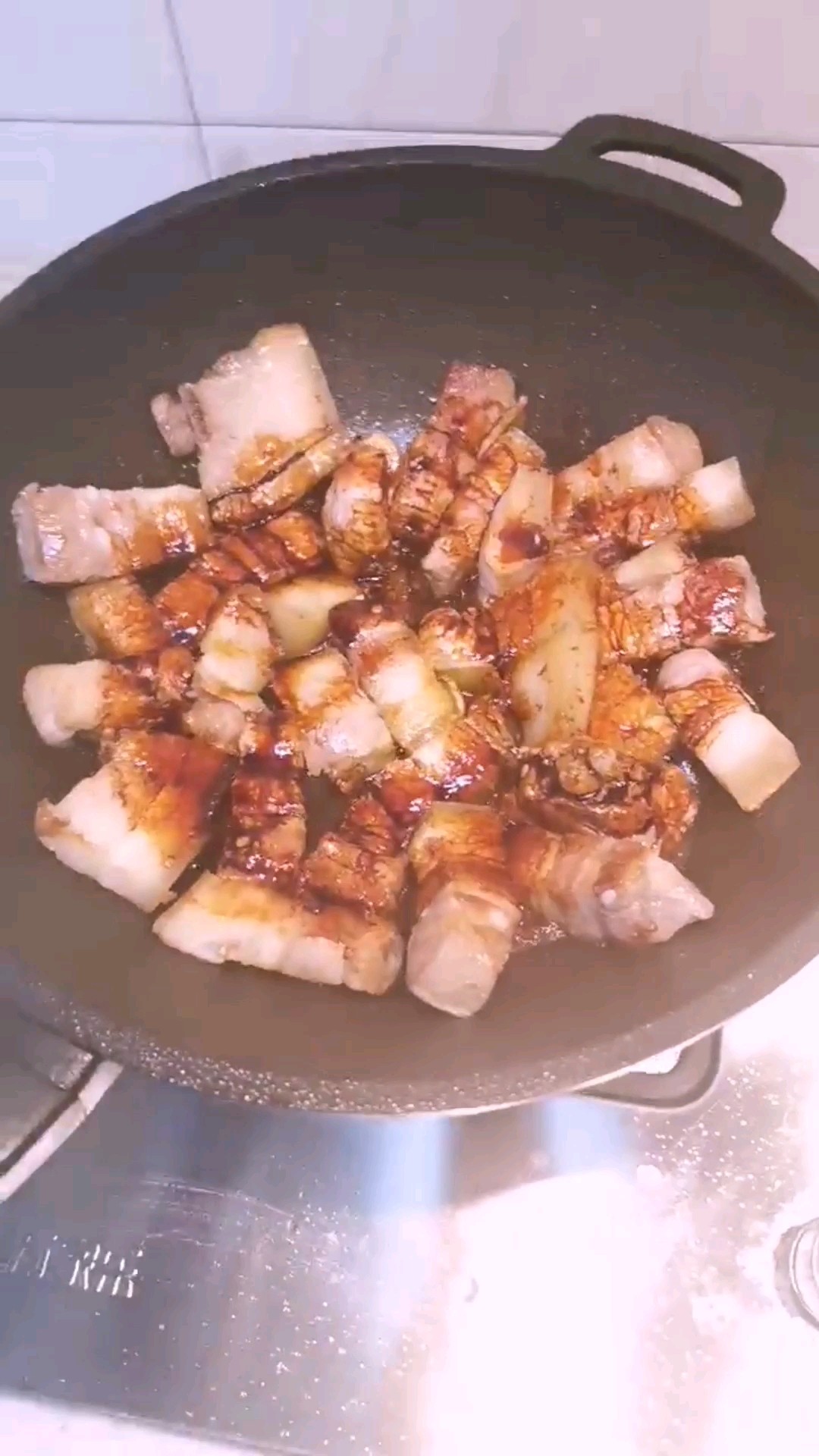 五花肉燉小鮑魚的做法-家常味燉菜譜