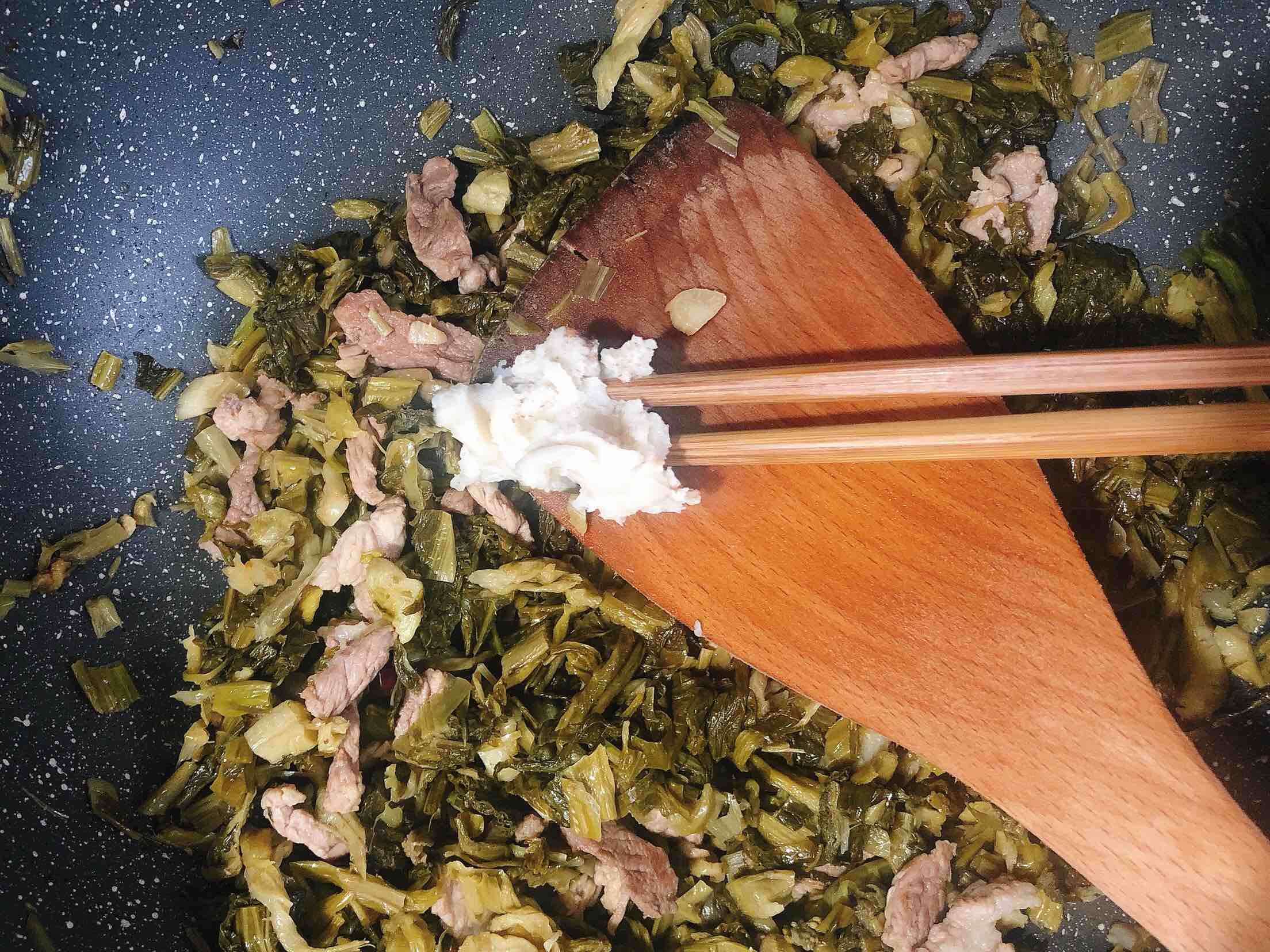 酸菜炒肉的做法-酸辣味炒菜譜