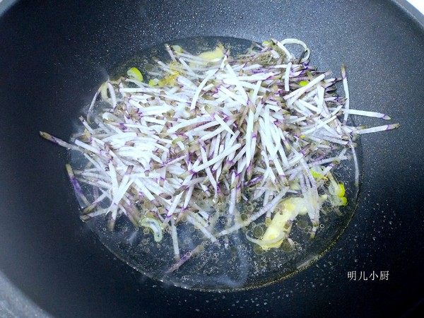 蘿卜絲煮大蝦的做法-家常味爆菜譜