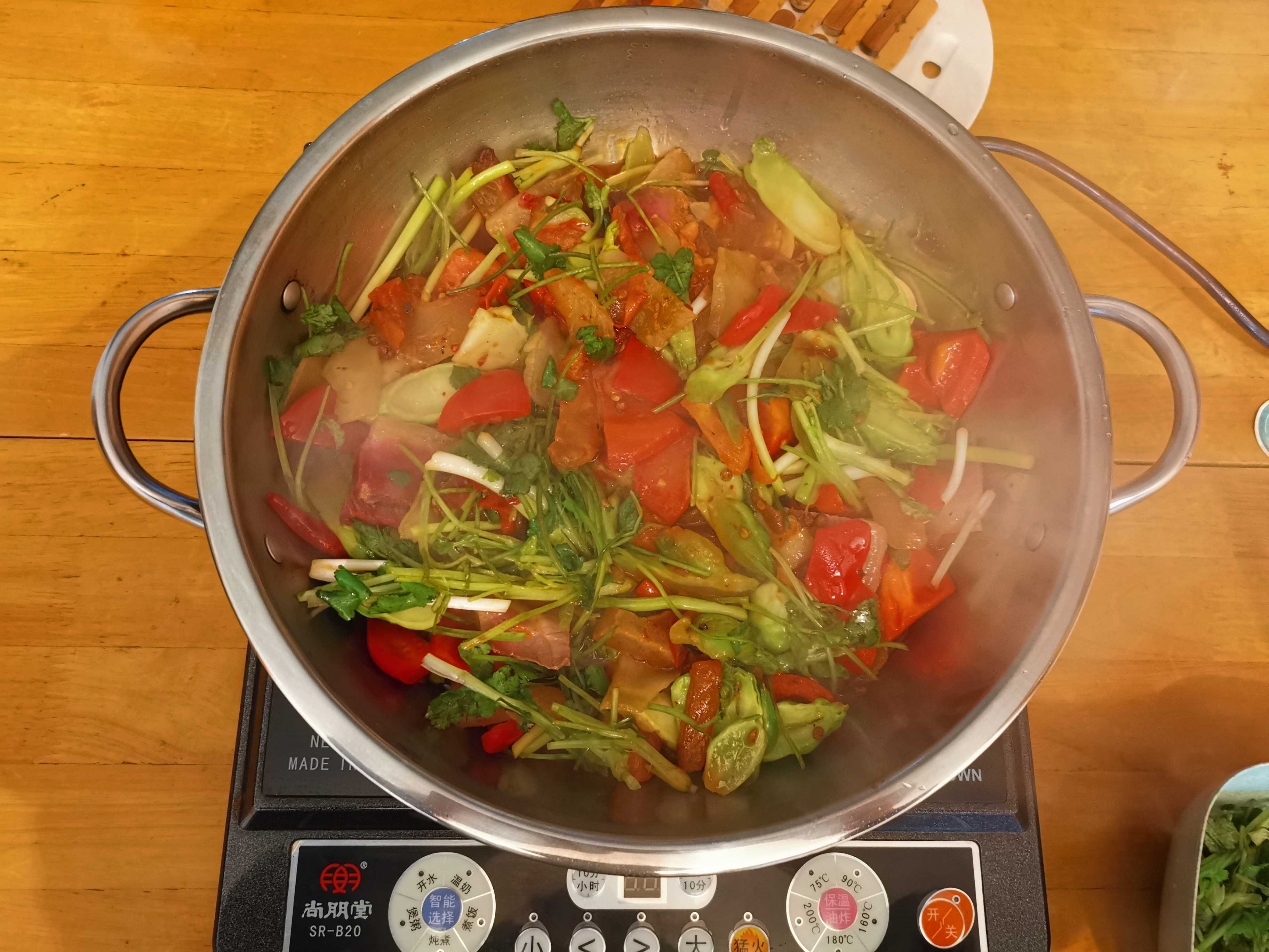 干鍋臘肉兒菜的做法-咸鮮味炒菜譜-易網健康養生網 干鍋臘肉兒菜的做法-咸鮮味炒菜譜
