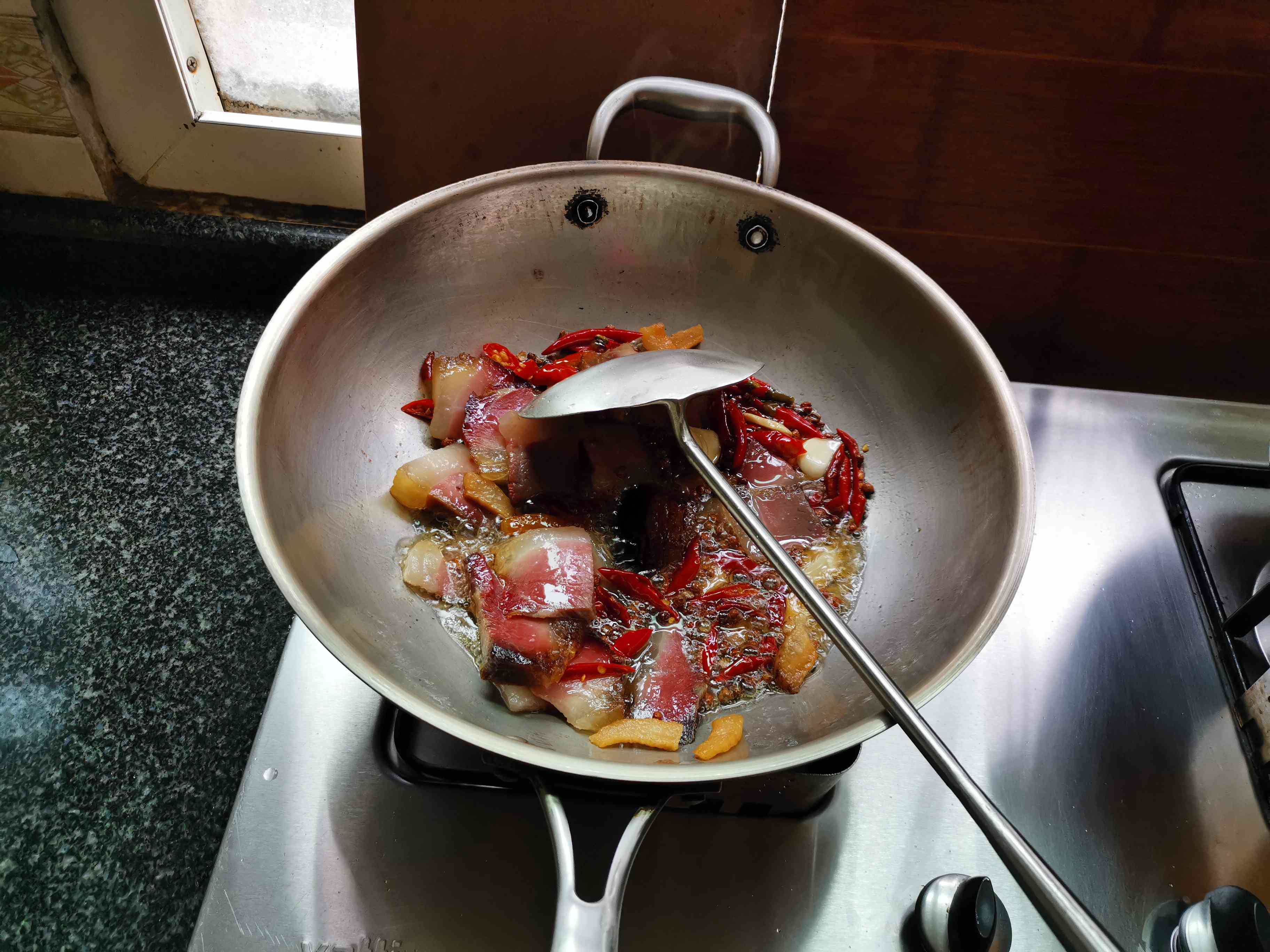 干鍋臘肉兒菜的做法-咸鮮味炒菜譜