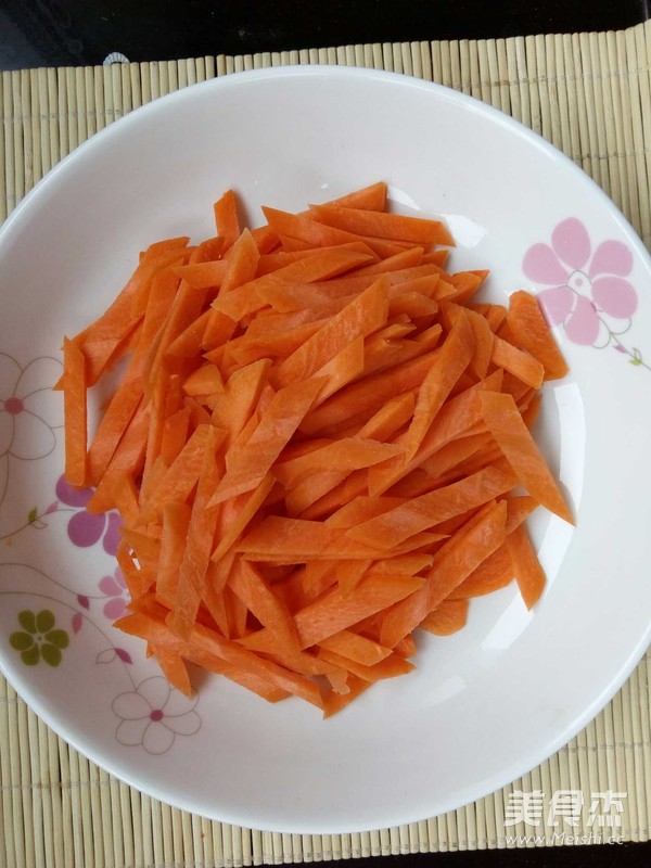 佛手瓜炒豆干紅蘿卜的做法-咸鮮味炒菜譜