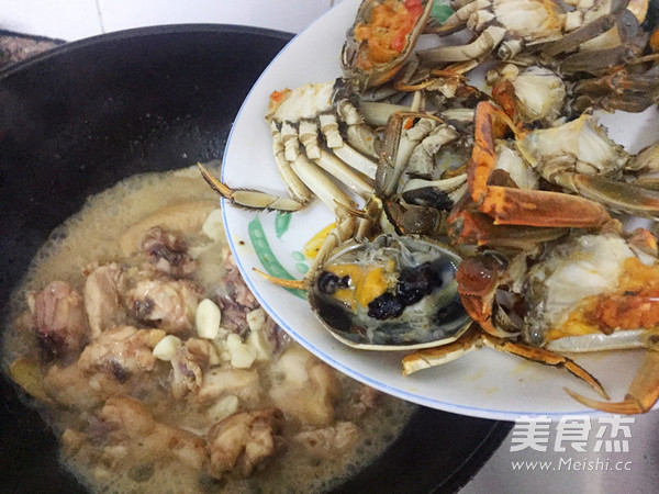 大閘蟹燜滑雞的做法-家常味燜菜譜