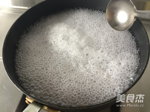 水晶豬皮凍的做法-家常味煮菜譜-易網<a href=http://www.aoa7937.com/ target=_blank class=infotextkey>健康養生</a>網 水晶豬皮凍的做法-家常味煮菜譜