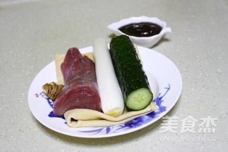 京醬肉絲的做法-醬香味燒菜譜-易網<a href=http://www.aoa7937.com/ target=_blank class=infotextkey>健康養生</a>網 京醬肉絲的做法-醬香味燒菜譜