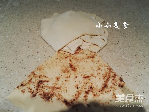 千層蒸餅：柔軟養(yǎng)胃的家常主食的做法-五香味蒸菜譜
