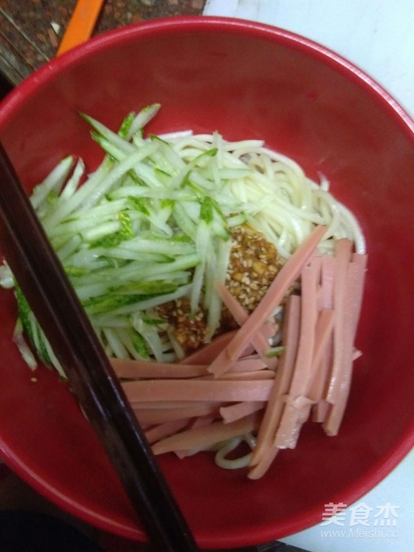 家常涼面的做法-香辣味拌菜譜-易網健康養生網 家常涼面的做法-香辣味拌菜譜
