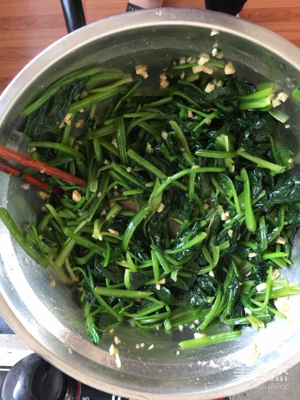 涼拌菠菜的做法-家常味拌菜譜-易網健康養(yǎng)生網 涼拌菠菜的做法-家常味拌菜譜