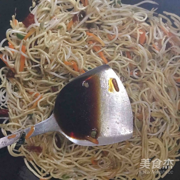 綠豆芽雞蛋炒面的做法-家常味炒菜譜-易網健康養生網 綠豆芽雞蛋炒面的做法-家常味炒菜譜