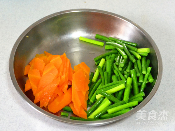 色佳味美的快手菜—蒜薹溜肥腸的做法-咸鮮味炒菜譜-易網健康養生網 色佳味美的快手菜—蒜薹溜肥腸的做法-咸鮮味炒菜譜