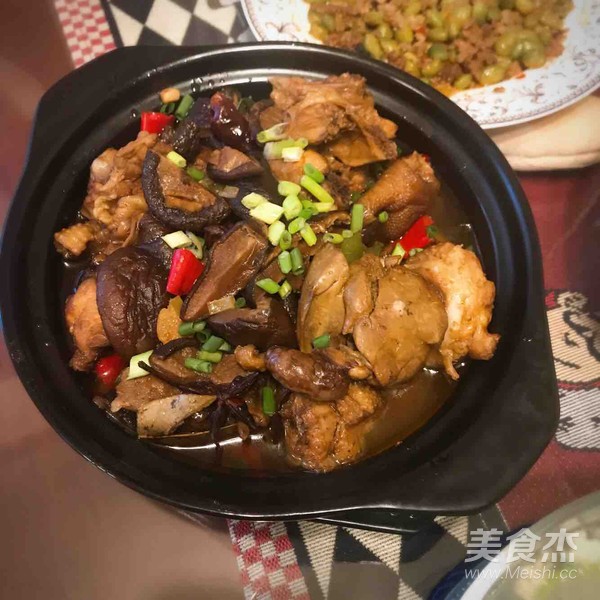 小雞燉蘑菇的做法-家常味燒菜譜-易網(wǎng)健康養(yǎng)生網(wǎng) 小雞燉蘑菇的做法-家常味燒菜譜