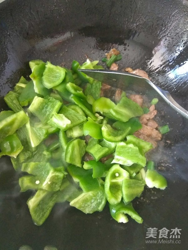 大辣椒炒肉的做法-家常味炒菜譜