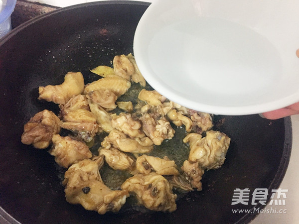 大閘蟹燜滑雞的做法-家常味燜菜譜